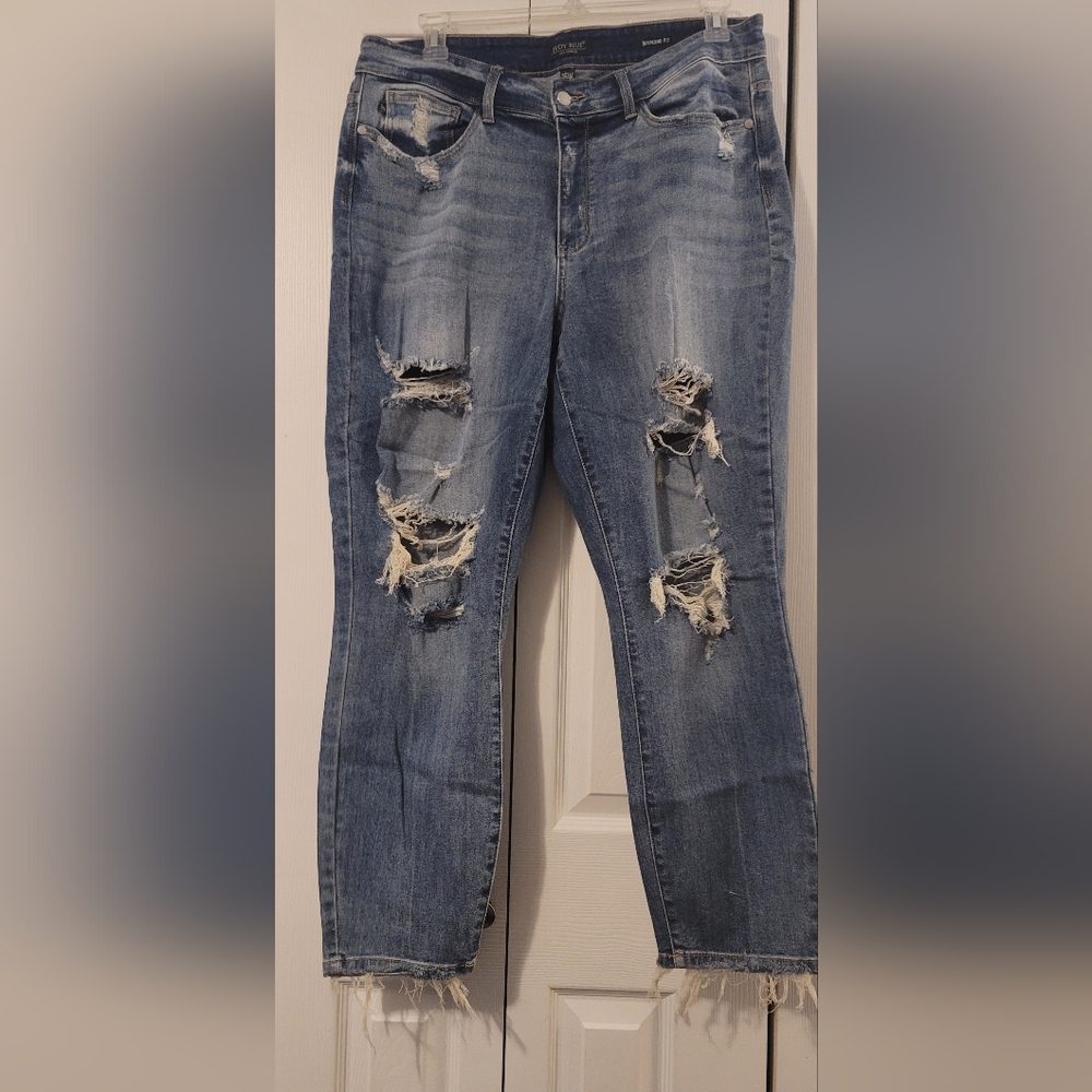 16W Judy Blue Mid-Rise Destroyed Boyfriend Jean 82217